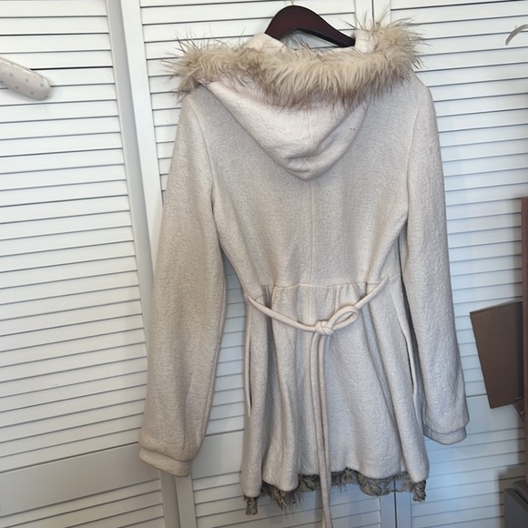 Cream Colored lace & faux fur jacket - Picture 4 of 4